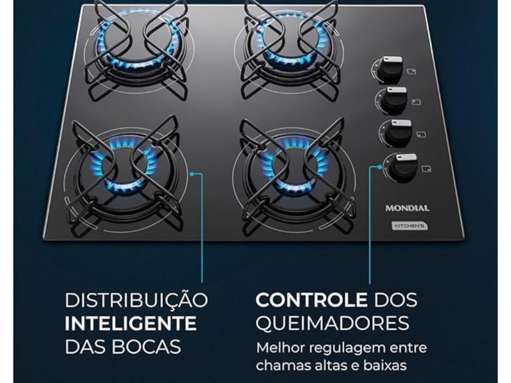 Cooktop a Gás 4 Bocas Mondial preto instalado em bancada de cozinha planejada com chamas acesas.