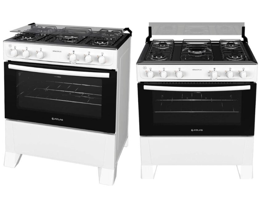 Fogão 5 Bocas Atlas Mônaco Plus Branco com mesa de inox e forno aberto em cozinha iluminada.