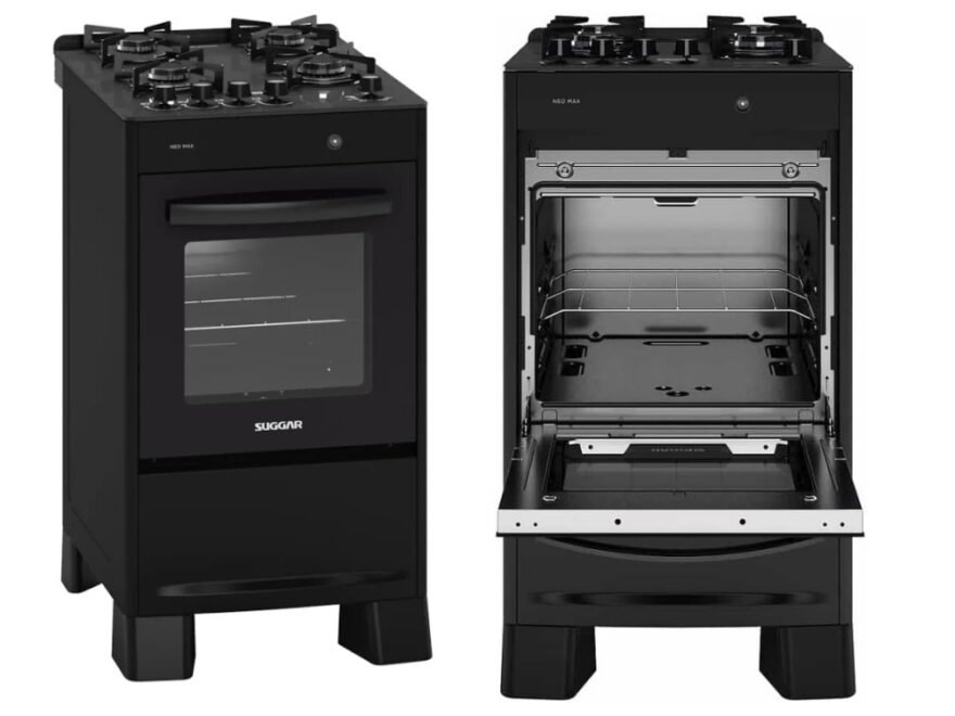 Fogão Suggar 4 Bocas Neo Max preto com mesa de vidro temperado em cozinha planejada.