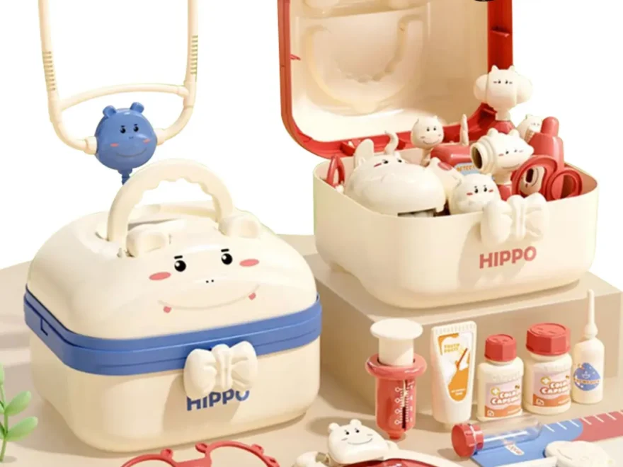 Kit médico e dentista infantil com 63 peças incluindo maleta de hipopótamo, estetoscópio com som e acessórios coloridos.